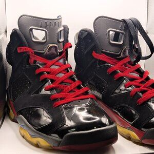 Air Jordan 6 Retro Pistons w/ extra flat black laces. Like new with minor marks.